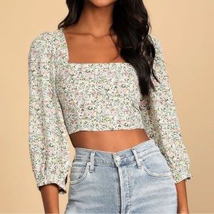 Lulu’s Floral Cropped Longsleeve Blouse